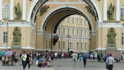 Palace Square on a cloudy summer day. Stock-Footage 340610994