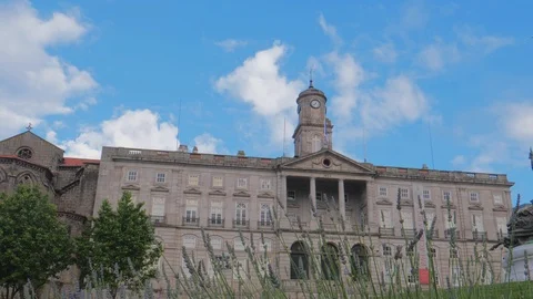Palacio da Bolsa and statue of Infante Dom Henrique in Porto, Portugal. Stock Footage 91597121