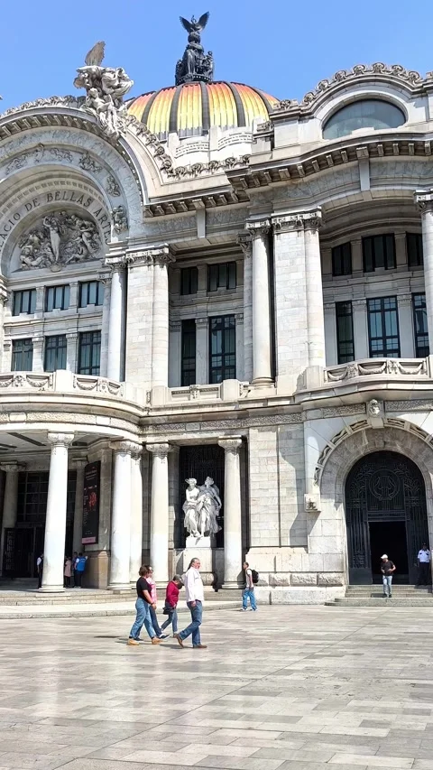 Palacio de bellas artes square in Alameda park in Mexico City Vídeos de archivo 336916709