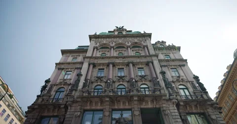 Palais Equitable in Stock-im-Eisen-Platz, Vienna, Austria 動画素材 251880082