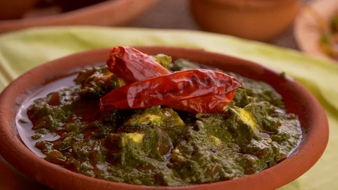 Palak(spinach) Paneer(soft cheese) curry 動画素材 111412034