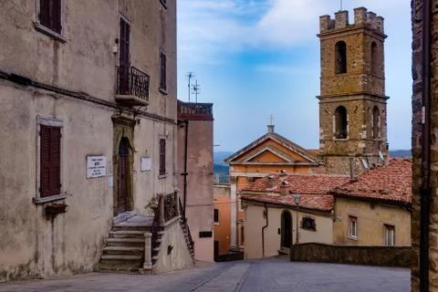 Palazzo del Comune e Chiesa parrocchiale di Manciano 스톡 사진