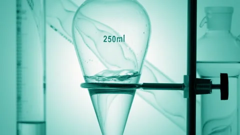 Pale cyan liquid injected waves forming on cyan background 库存影片 337466992