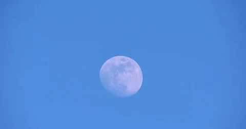 Pale moon in blue sky Vídeo Stock 74310271