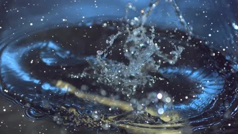 Pale parsnip dropping into dark pool, creating cavity, crown splash, jetting Stock Footage 331166023
