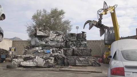 Palermo, Italy. 11-03-2025. car wrecker in action, lifts and demolishes cars Stock-Footage 303641253