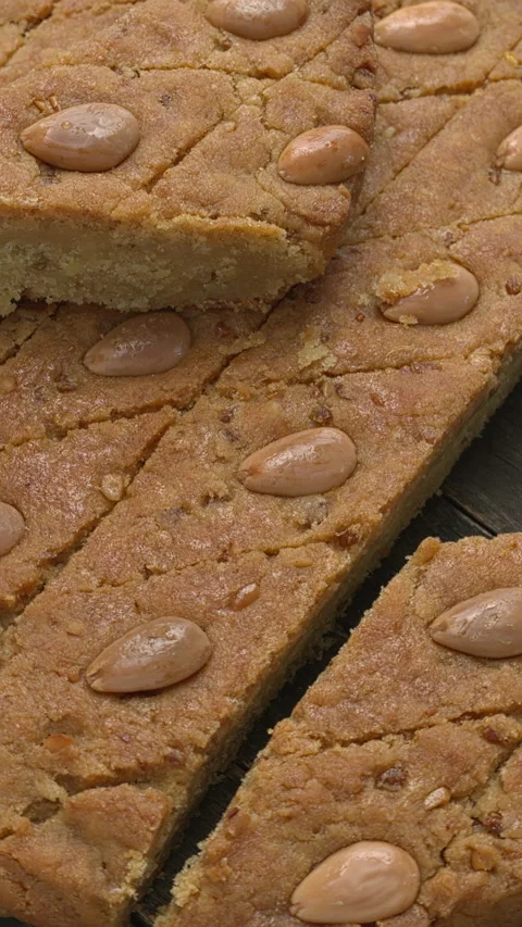 Palestinian hilbeh cake. Vertical video. Stock Footage 279266865