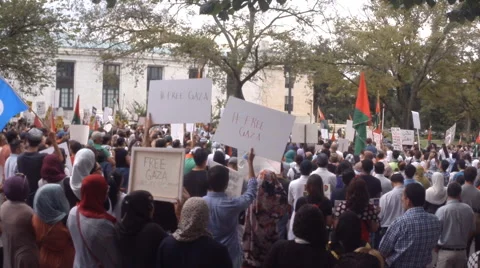 Palestinian protesters in Washington, DC Video stock 40345229