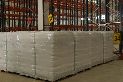 A pallet racking storage system in a warehouse 스톡 사진