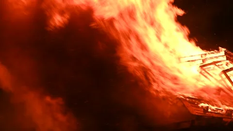 Pallets and branches burning in the dark night Stock Footage 189827233