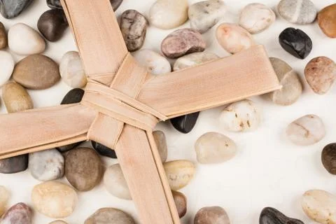 Palm Cross set on multi colored stones Foto stock