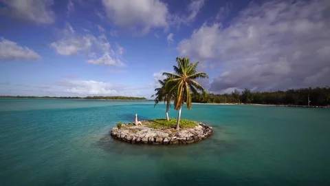 Palm tree, mountain Otemanu and turquoise blue lagoon in Bora Bora, Tahiti  Stock Footage 122400968
