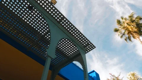 Palm with YSL museum in Marrakech Video stock 108617822