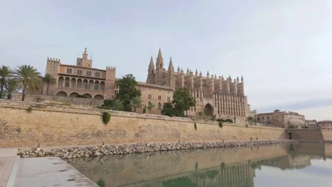 Palma de Mallorca Cathedral and Almudaina Palace Skyline, Spain 스톡 동영상 332801047