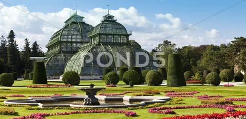 Palmenhaus at the imperial garden of Schönbrunn Stock Photos