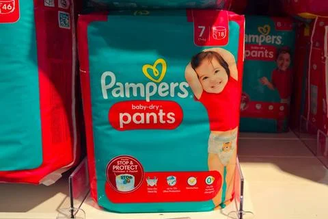  Pampers Windel, baby-dry pants, Windeln von Procter and Gamble im Droger... Stock Photos
