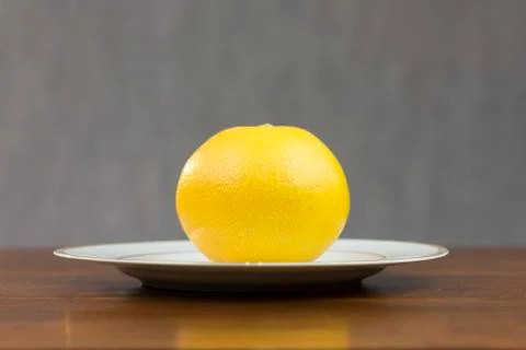 Pamplemousse assiette studio Stock Photos