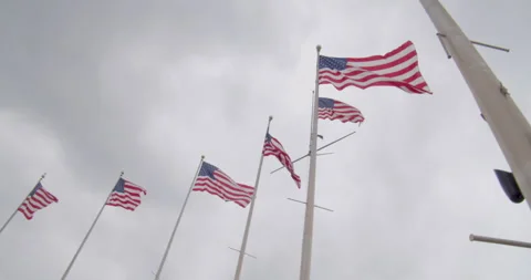 Pan across flags blowing in wind, slow motion Stockbeeldmateriaal 135441677