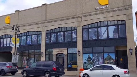 Pan across the front of Carhartt's flagship store on Cass Avenue in Detroit, MI 動画素材 147108652