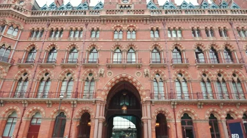 Pan across the gothic facade of St Pancras Station Vidéo 338380283