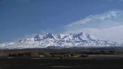Pan across mountains, Mt Ruapehu to Mt Ngaruhoe Stock Footage 11410103