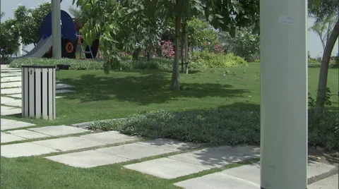 Pan across a park. Video stock 46869164