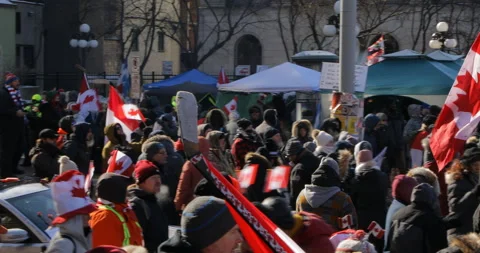 Pan across protesters Ottawa Cheering Parliament Freedom Convoy 動画素材 170337570