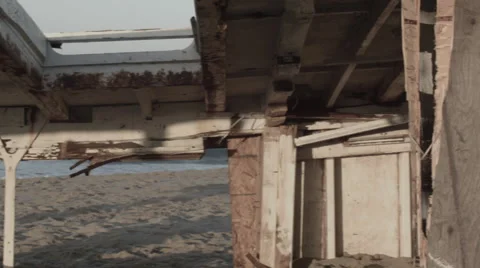 Pan Across ShipWreck Stockbeeldmateriaal 45702276