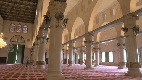 Pan of the Al Aqsa Mosque Interior 스톡 동영상 82655906
