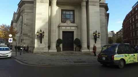 A pan up and down of the iconic impressive Mason's building in the heart of Lond Stock Footage 58049684