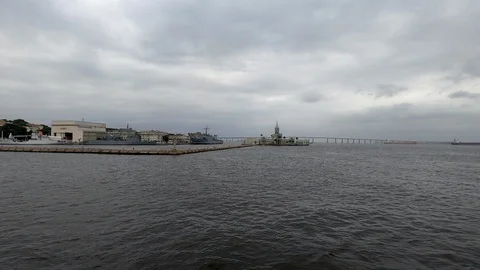 Pan. Arrival by ferry to Rio de Janeiro. Fiscal Island and bridge. 库存影片 126249937