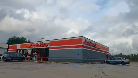 Pan in to AutoZone 库存影片 142970031
