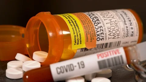 Pan away from generic oxycodone opioid tablet bottle with positive coronavirus Stock-Footage 127068729