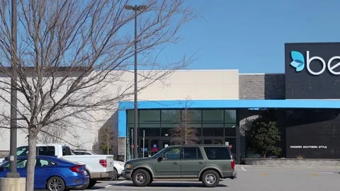 Pan of Belk retail store building and  parking lot Stock Footage 148512301