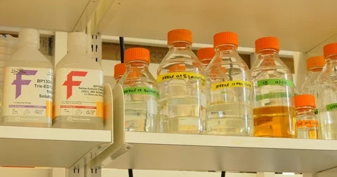 Pan of chemicals in lab Video stock 114181636