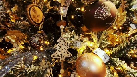 Pan on the Christmas tree Video stock 121327343