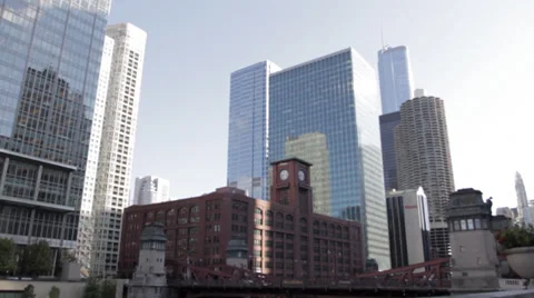 Pan of City River Chicago 動画素材 32255404