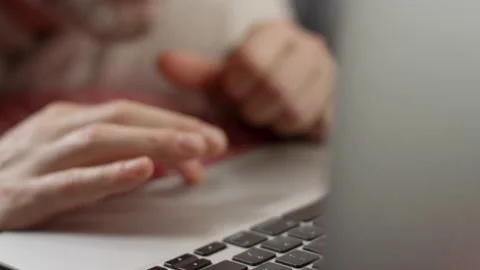 Pan up close up on a man video chatting on a laptop while laying on a couch 스톡 동영상 133285893