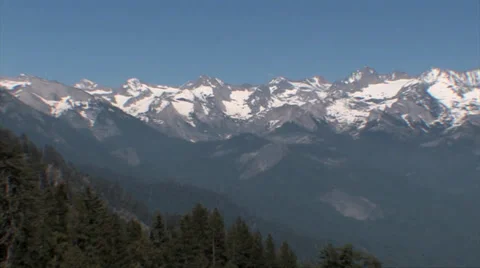 Pan of the Continental Divide mountain range at Yosemite National park 스톡 동영상 37585816