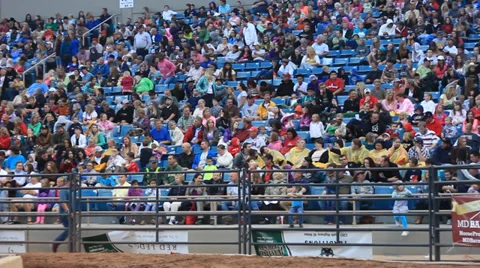 Pan crowd at rodeo or outdoor stadium event Stock-Footage 37217103