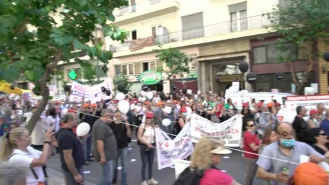 Pan of doctors protesting outside the Ministry of Health clapping hands Stock Footage 142954964