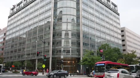 Pan down from building to traffic in Washington D.C. Video stock 57117003