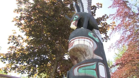 Pan down of a carved totem pole Stock Footage 75249477