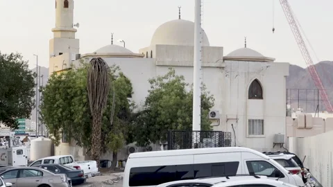 Pan Down Exterior View of Abu Zar Ghafari Mosque Vídeo Stock 329628333