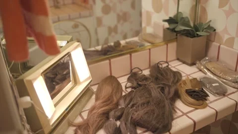 Pan down hair extensions Stock Footage 313908936