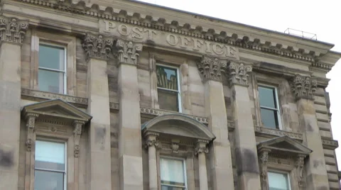Pan down historic old Post Office building 動画素材 1086285