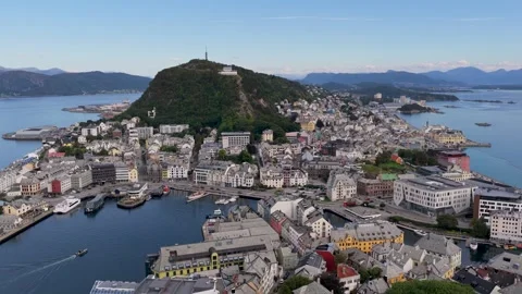 Pan down over Alesund harbour Norway Vídeo Stock 329926872