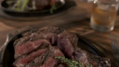 Pan down of sliced steak  動画素材 112576037