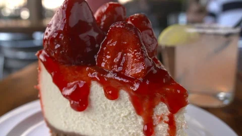 Pan down of a strawberry cheesecake Stock Footage 112575319