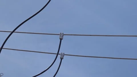 Pan down video of T-clamps connecting jumper wires. Видео 340376933